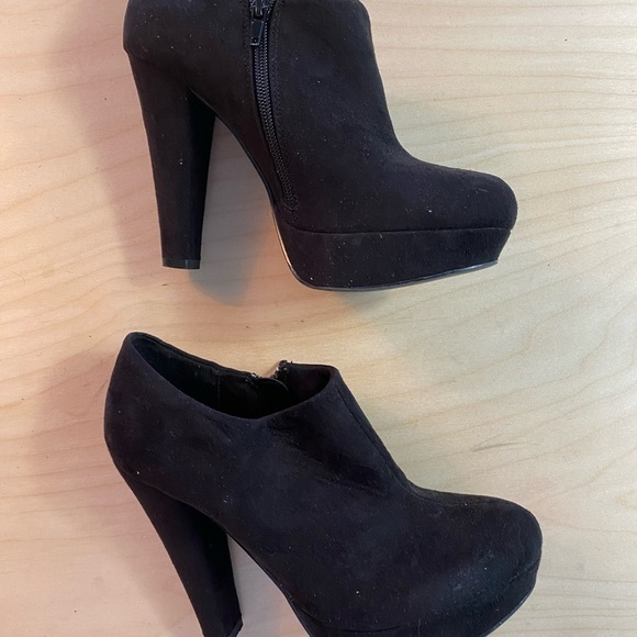 Limelight  Cubbie Heel Ankle Boots size 8 - Picture 4 of 11